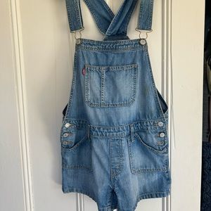 Levi overall shorts Size M (size 6)